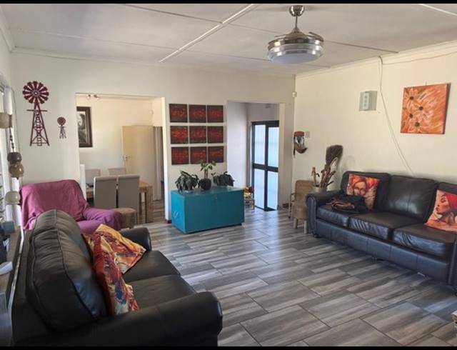 3 BEDROOM HOUSE FOR SALE IN VREDENBURG